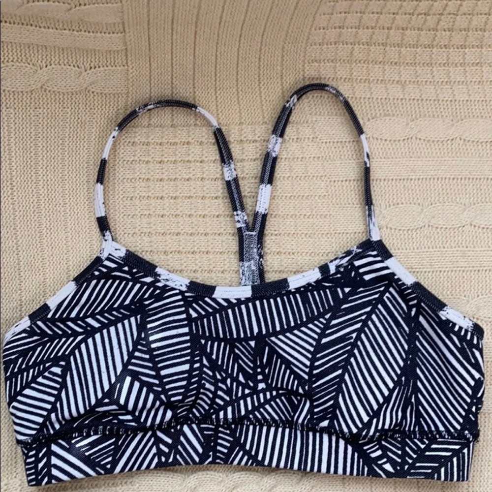 Lululemon sports bra size 6